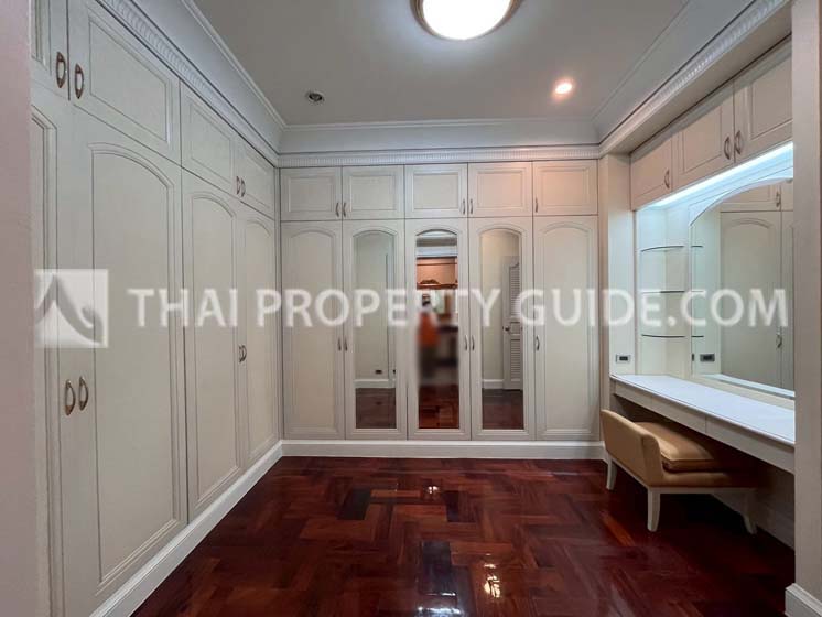 House with Shared Pool in Bangnatrad 